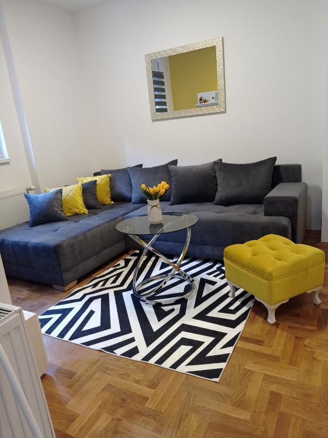 Apartman Sunflower Sremska Mitrovica Exterior foto
